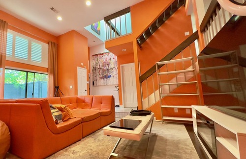 Turtle Creek House | Vaulted Ceilings, King Bed, Pool, 2 Car Garage!