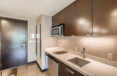 Las Vegas Strip Hotel | VDARA Hotel and Spa - 1 Minute Drive to Strip