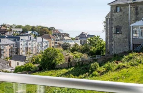 Shanklin Apartment | Vectis Holiday Homes, Modern, spacious apartment, great location, free WIFI