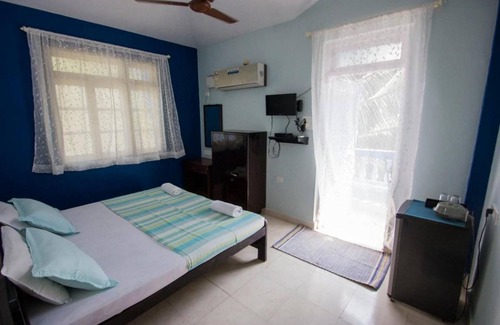 Fatrade Cabin | Veeniola Holiday Home - Double Room with View 1