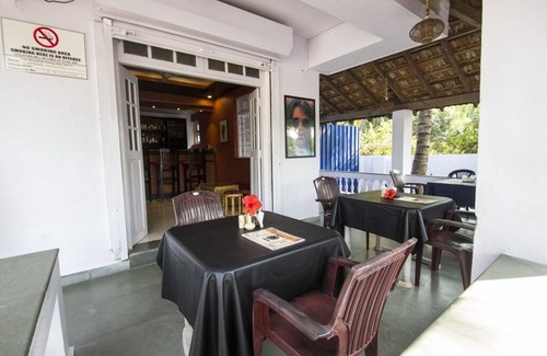 Fatrade House | Veeniola Holiday Home - Double Room with View 1 in Carmona