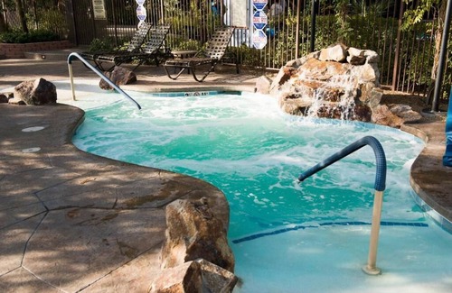 Las Vegas Resort | Vegas 1BR Resort Stay Kitchen Resort Amenities