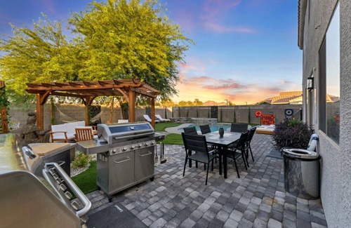 Highland Hills Apartment | Vegas 6BR Dream Paradise: Pool, Hot Tub & Games