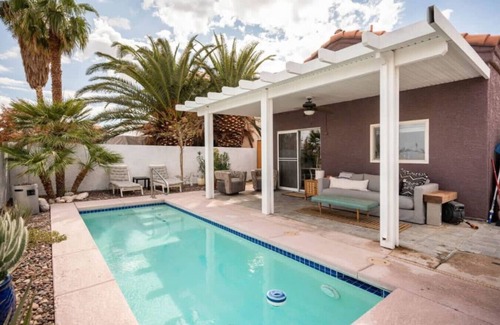 Las Vegas House | Vegas Designer Private Pool Oasis, King Suite, BBQ