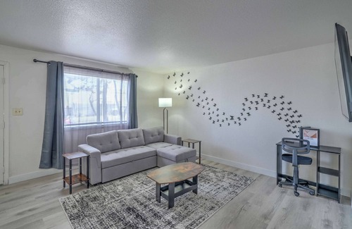 Las Vegas House | Vegas Getaway Near Strip! Sleeps 6!