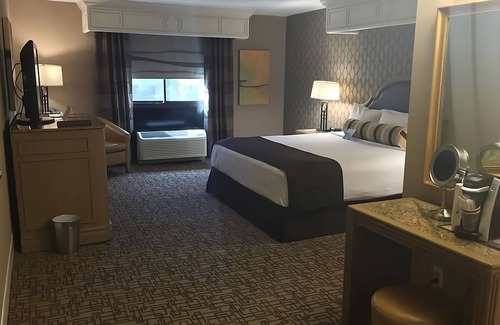 Downtown Las Vegas Hotel | Vegas Like It Should Be! 3 Serene Units, Casino and Nightly Entertainment, Bar!