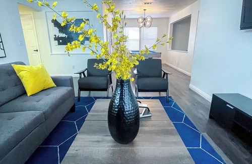 Spring Valley House | Vegas Luxury Getaway: 4BR/3BA w/King Bed, WiFi & Free Parking
