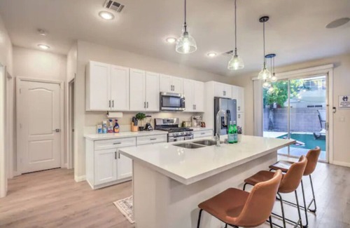 Henderson House | ☀♛Vegas Oasis ~ 5★ Location ~ Family/Biz❤️