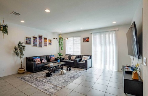 Enterprise House | Vegas Retreat Modern Comfy Home