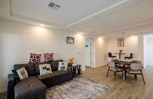 Enterprise House | Vegas Retreat Modern Comfy Home