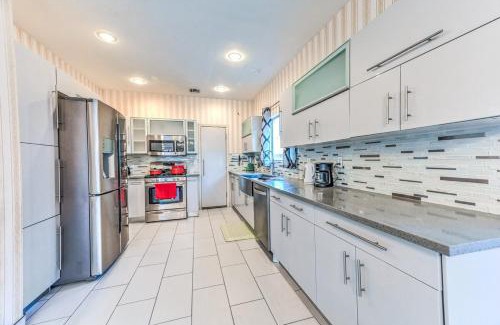 Spring Valley House | Vegas Vibes 4BR with Poolspa, Perfect for groups