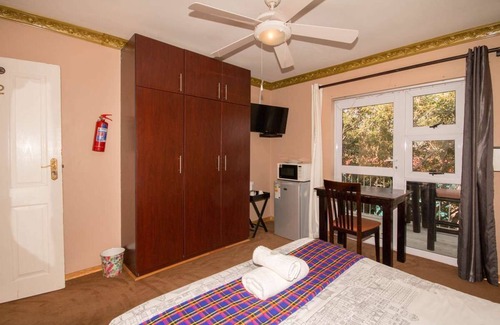 Port Elizabeth House | Vela Inn Unit 2, Algoa Park