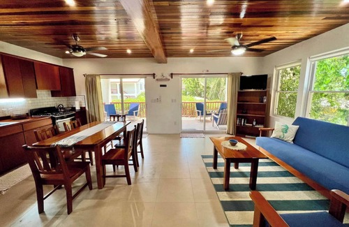 Caye Caulker Apartment | Velento Partial Oceanview #8-2 bed-Pool/Private Dock/beach/free paddleboards
