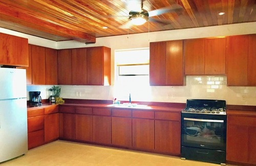 Caye Caulker Apartment | Velento Partial Oceanview #8-2 bed-Pool/Private Dock/beach/free paddleboards