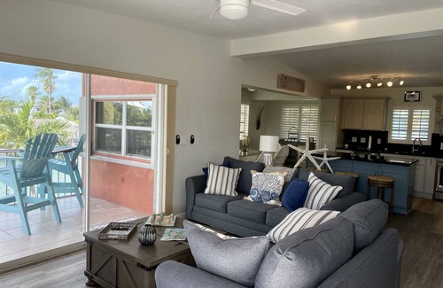 Venetian Shores House | Venetian Shores Home -DOCK remodeled 3/3 POOL/Hot Tub! Deep water Dockage
