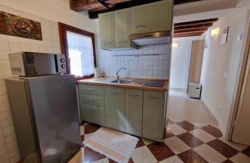 Castello Apartment | Veneziacentopercento Nicoli Apartment