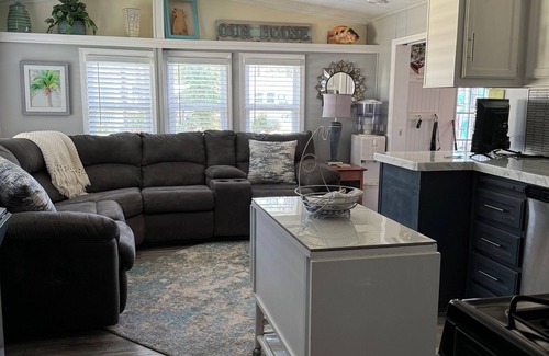 Venice House | Venice Bungalow - Come relax near the Myakka River & 15 Minutes from the Beach!