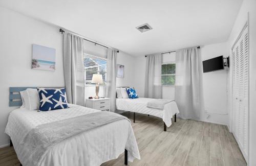 Venice Gardens House | Venice Lakefront Pool Home