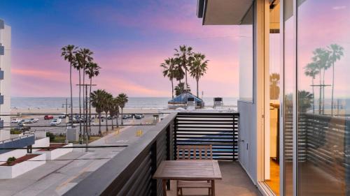 Venice House | Venice View by AvantStay Walk to Venice Beach Rooftop Ice Bath Luxe Design