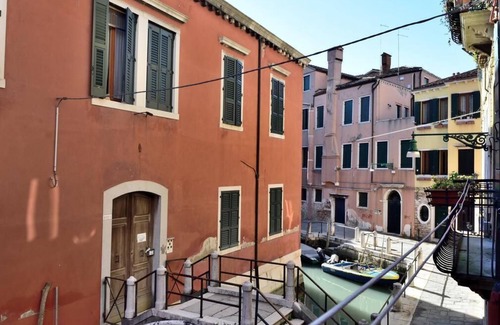 Castello House | Venicelife, large apartment with canal view 850 meters far from San Marco square