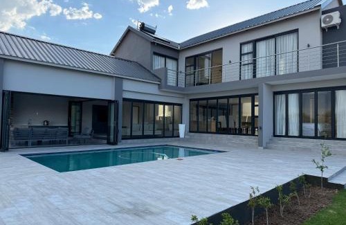 Mookgopong House | VENNIC HOUSE 186 Euphoria