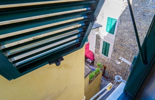 Vernazza House | Ventu de Ma Studio #1 with AC