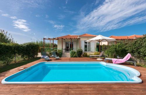 Pylos-Nestoras Apartment | Venus Villa with Private Pool, 2min to the Beach