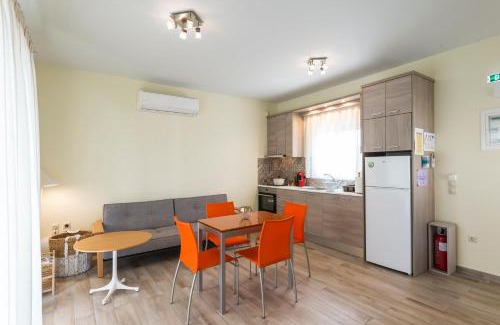 Pylos-Nestoras Apartment | Venus Villa with Private Pool, 2min to the Beach