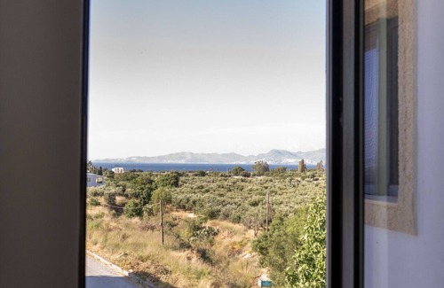 Zipari Apartment | Verdant Haven 5 Min from the Sea