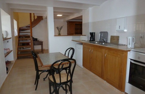 Barjols Apartment | VERMENTINO" APARTMENT SLEEPS 4 IN THE HEART OF A 120-HECT. WINE-GROWING ESTATE.