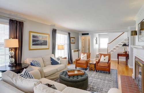 Vermilion House | Vermilion Home in Harbour Town: Walk to Beach!