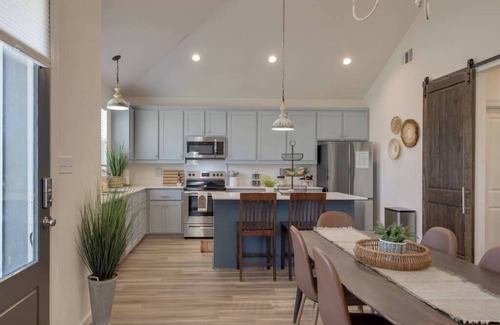 Freetown - Port Rico House | Vermilion Sanctuary 2 blocks from Downtown