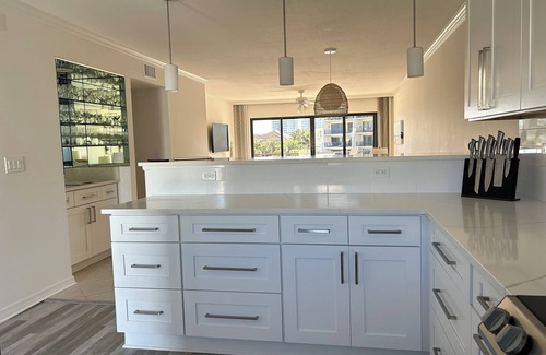 Central Beach Condo | Vero Beach 2Bed 2Bath Condo with, Pool, Tennis, Pickleball, Fitness Next 2 Beach