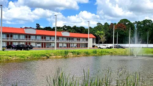 Vero Beach Hotel | Vero Beach Inn & Suites Vero Beach I-95