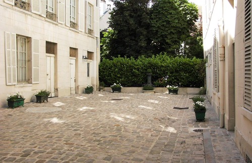 Notre-Dame Apartment | Versailles-Château: 2-star studio, central and quiet.