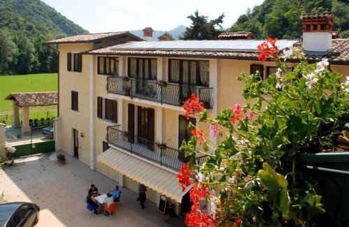 Sabbio Chiese Bed & Breakfast | Very Big Room in Agriturismo Rocca Dei Marchesi