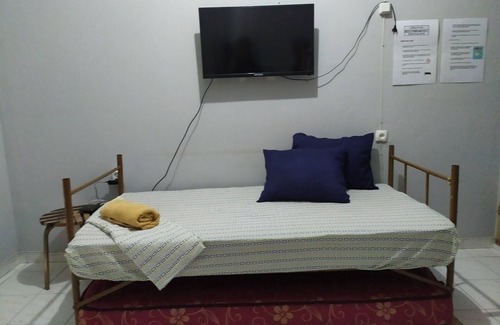 Praia Bed & Breakfast | Very central with space for socializing, breakfast $. Close to everything!