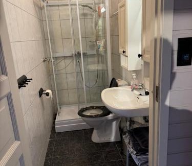 Tromsdalen Apartment | Very centrally located apartment with free parking