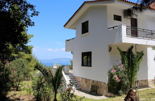 Paliouri House | Very chic holiday house at the sea, terrace and garden, Wifi | Paliouri, Chalkid