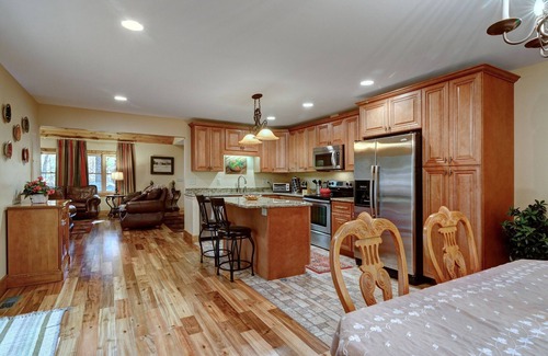 Glenville House | Very close to downtown Cashiers and just minutes away from Lake Glenville, Wi-Fi
