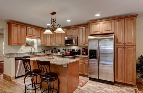 Glenville House | Very close to downtown Cashiers and just minutes away from Lake Glenville, Wi-Fi