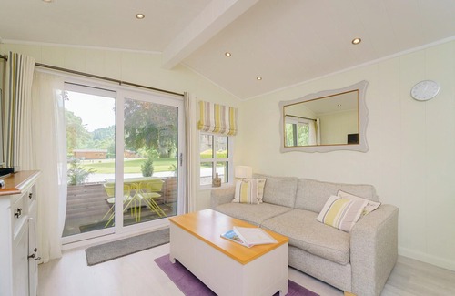 Birnam Ski Chalet | Very comfortable lodge with one king-size double and en suite shower.