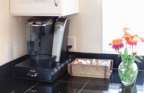 Medford Apartment | Very Comfortable-Well Stocked-Quiet Neighborhood-Centrally Located-Walk to Park