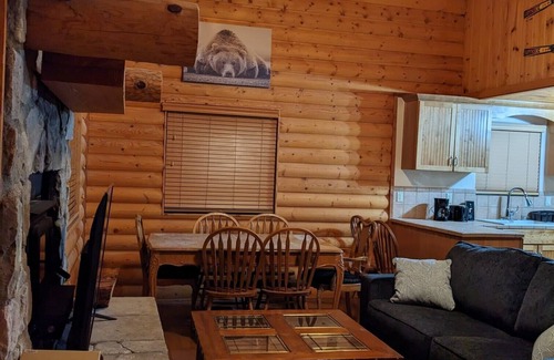 Mount Lemmon Cabin | Very cool family cabin with bear theme decorations, two decks and much more.