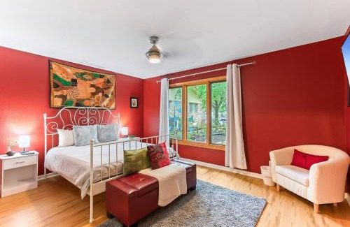 University Hills House | Very Cozy Home On a Creek - Sleeps 8