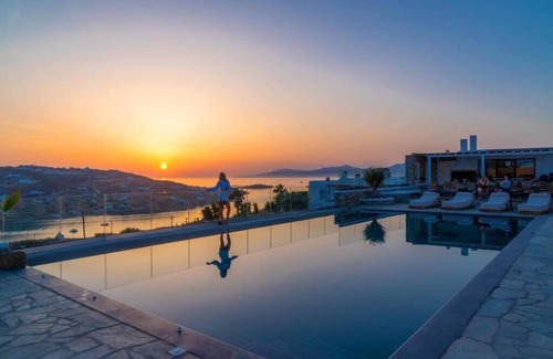 Glastros Apartment | Very elegant suite for 2 people, with jacuzzi and