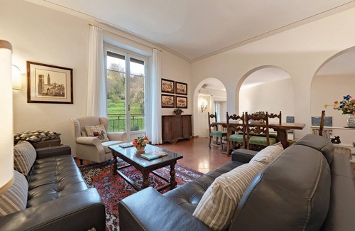 Oltrarno Apartment | VERY LARGE APARTMENT WITH 3 ROOMS (6 PEOPLE) WITH ELEVATOR AND TERRACE