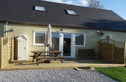 Froidchapelle House | Very lovely bungalow by Eau d’Heure Lakes with pool, beach and water activities