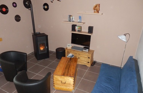 Froidchapelle House | Very lovely bungalow by Eau d’Heure Lakes with pool, beach and water activities