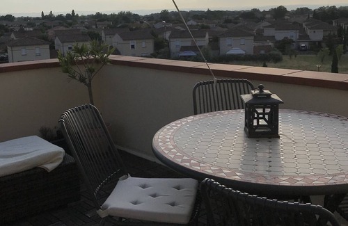 Eaunes Apartment | Very nice cozy top floor apartment